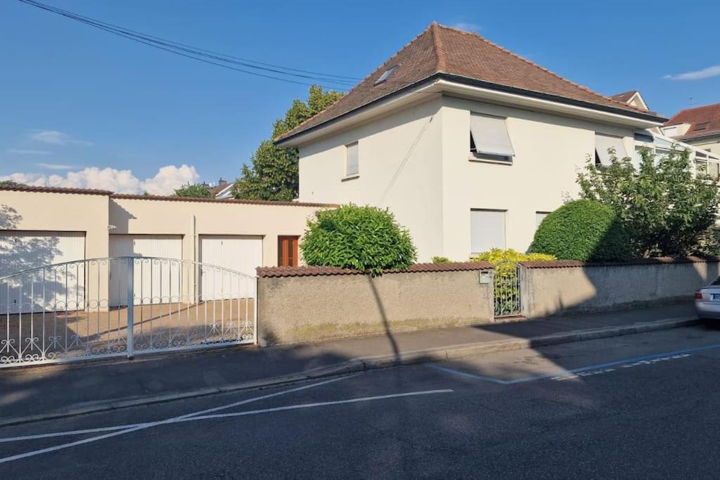 Charmant Appart. Dans Une Villa Saint-Louis  Exterior foto